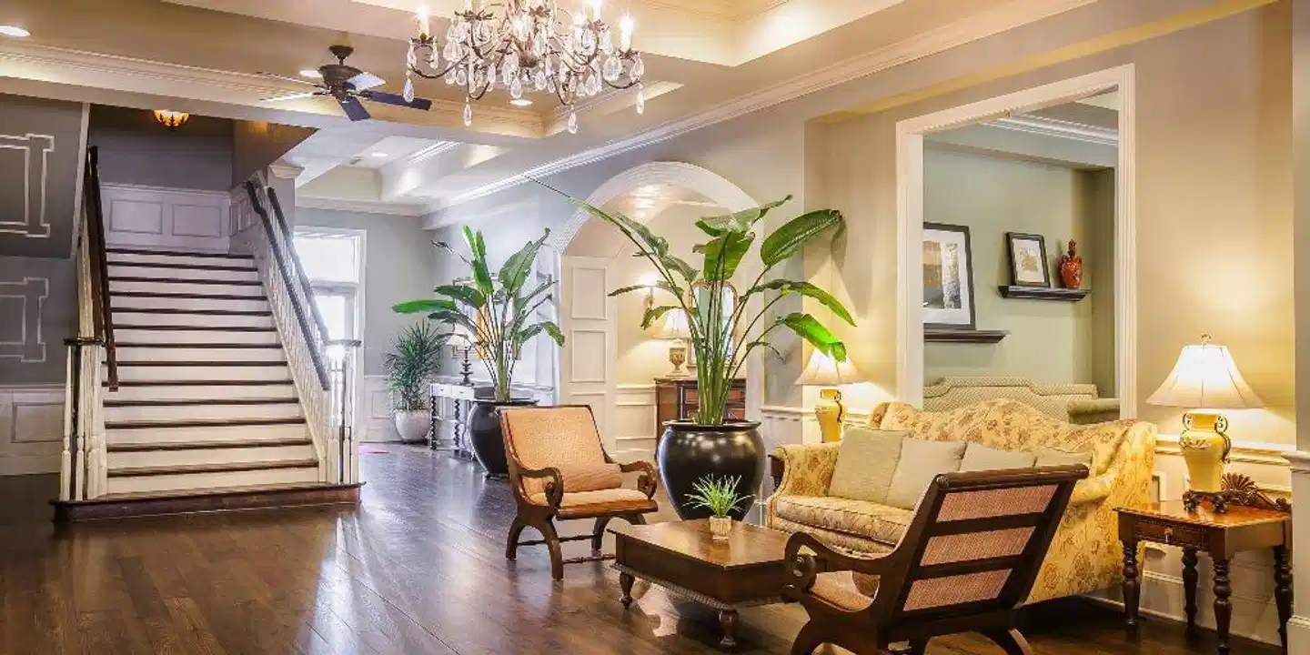 Hampton Inn & Suites Savannah Historic District Lobby