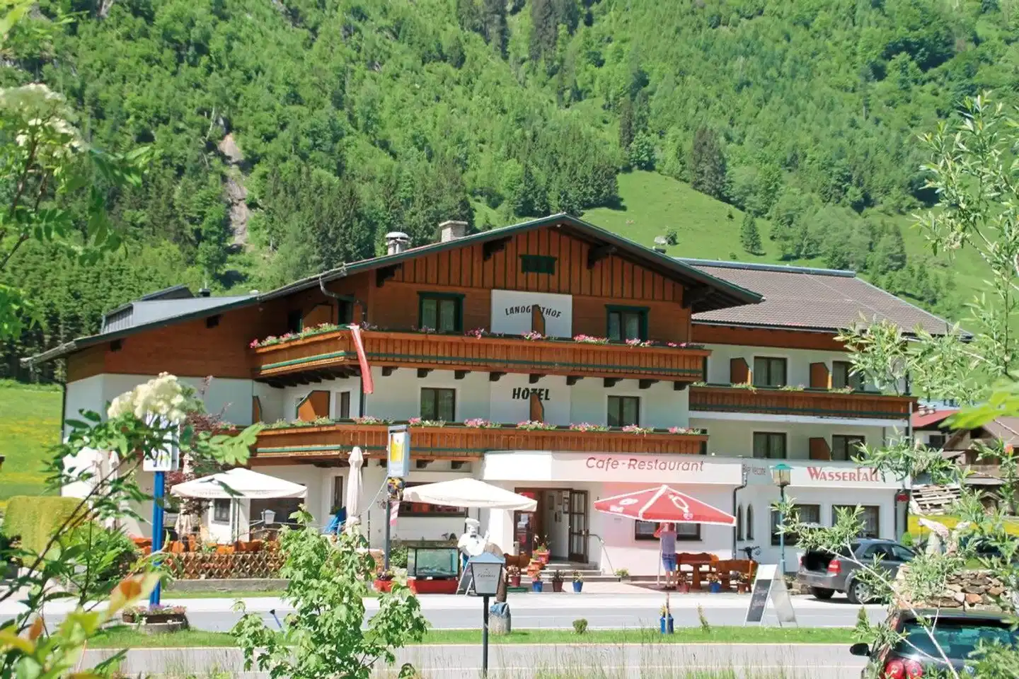 Hotel Wasserfall Aussenansicht