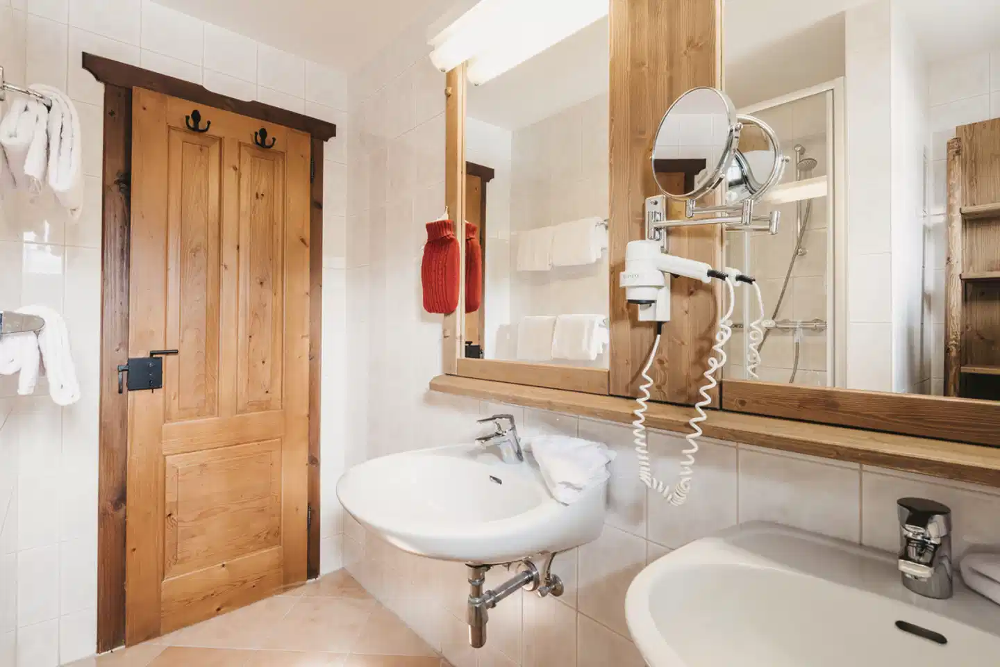 Naturel Hoteldorf SCHÖNLEITN Badezimmer