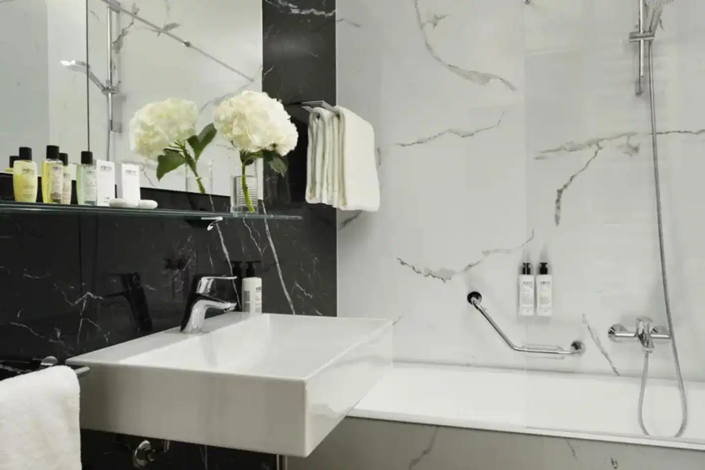 Hotel Continental Thermae & Spa Badezimmer