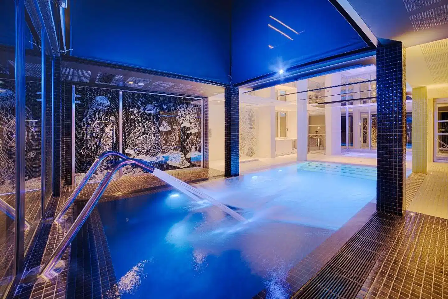 nhow Marseille Hallenbad