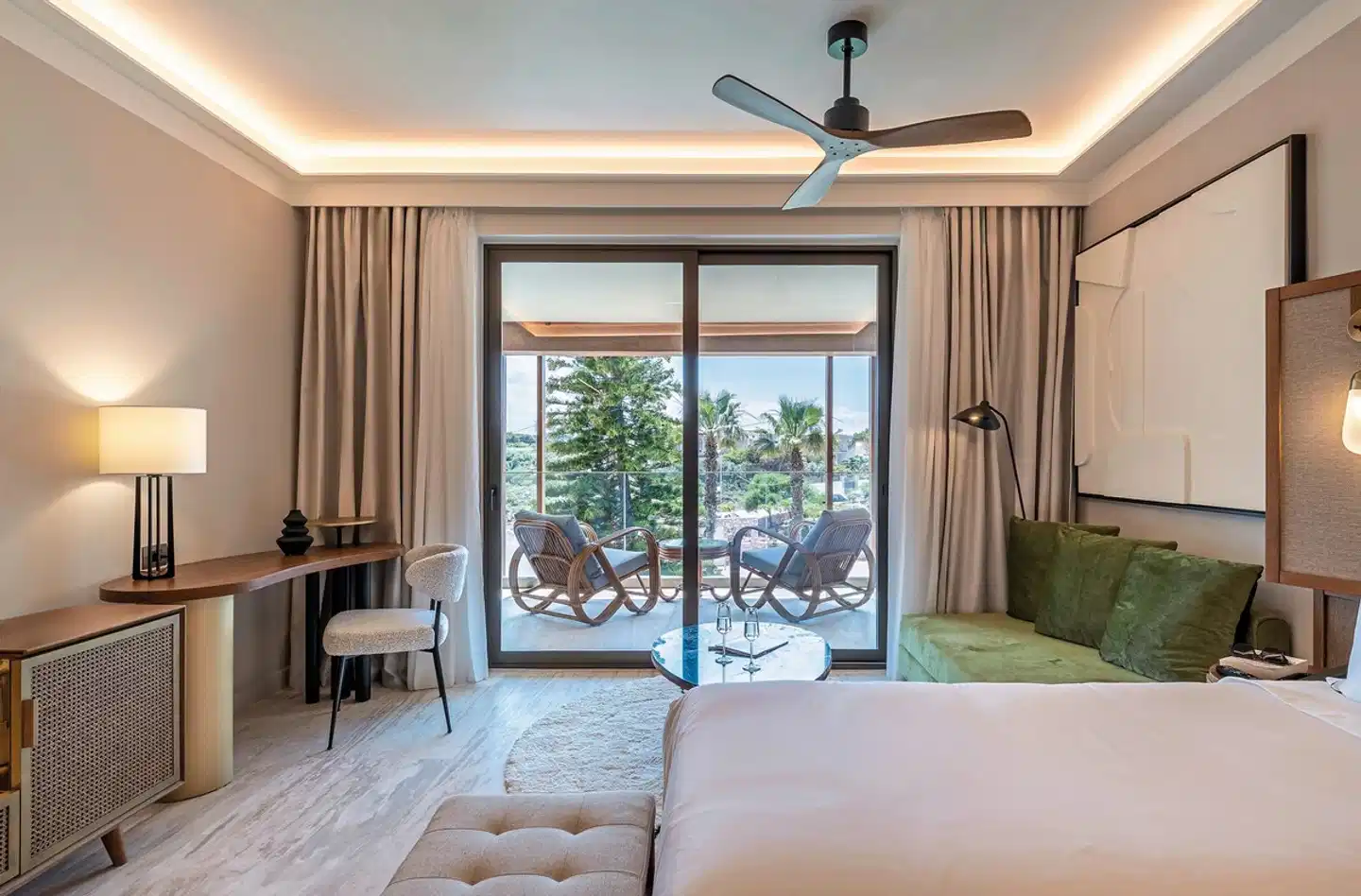 Isla Brown Chania Resort, Curio Collection by Hilton Wohnbeispiel
