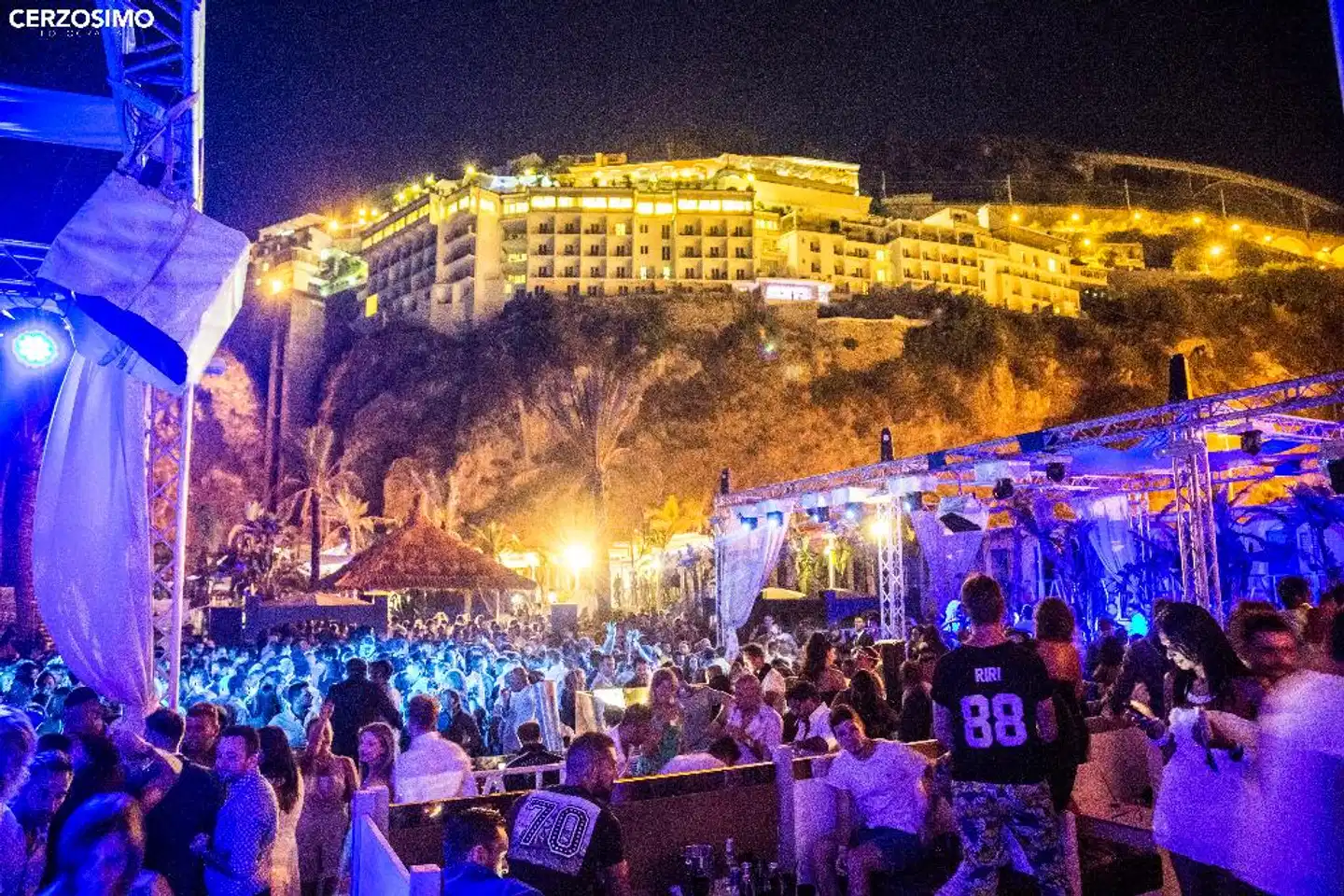 Lloyd's Baia Hotel Aussenansicht