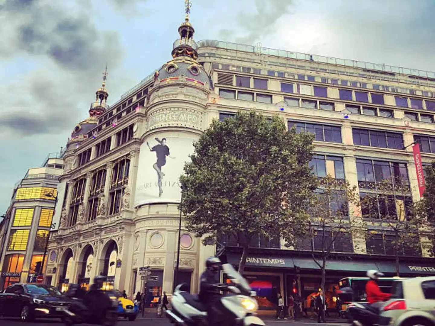 Holiday Inn Paris Elysées Aussenansicht