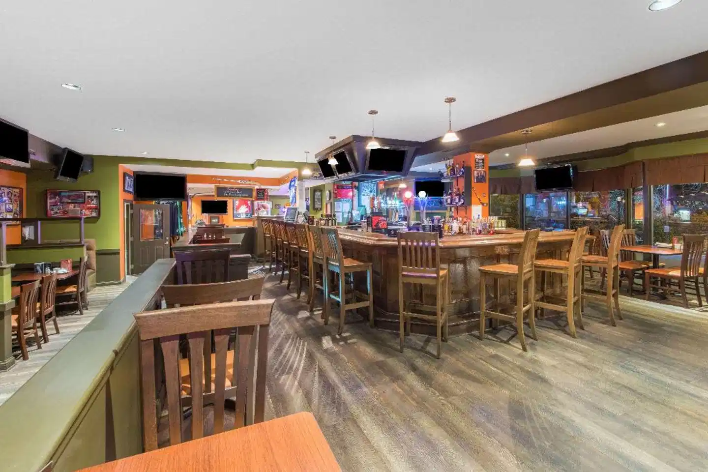 Ramada Plaza by Wyndham Niagara Falls Bar