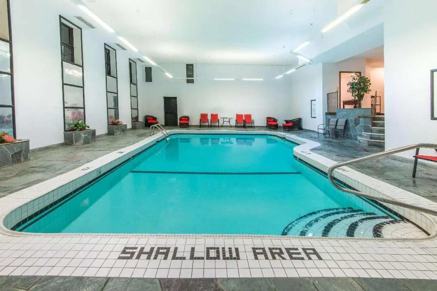 Ramada Plaza by Wyndham Niagara Falls Hallenbad