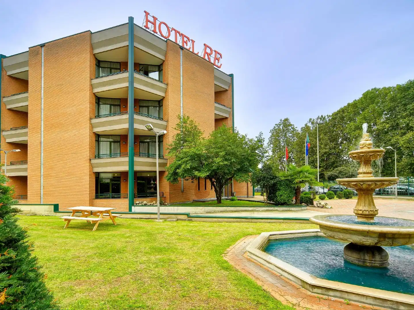 SMARTHOTEL Re Aussenansicht