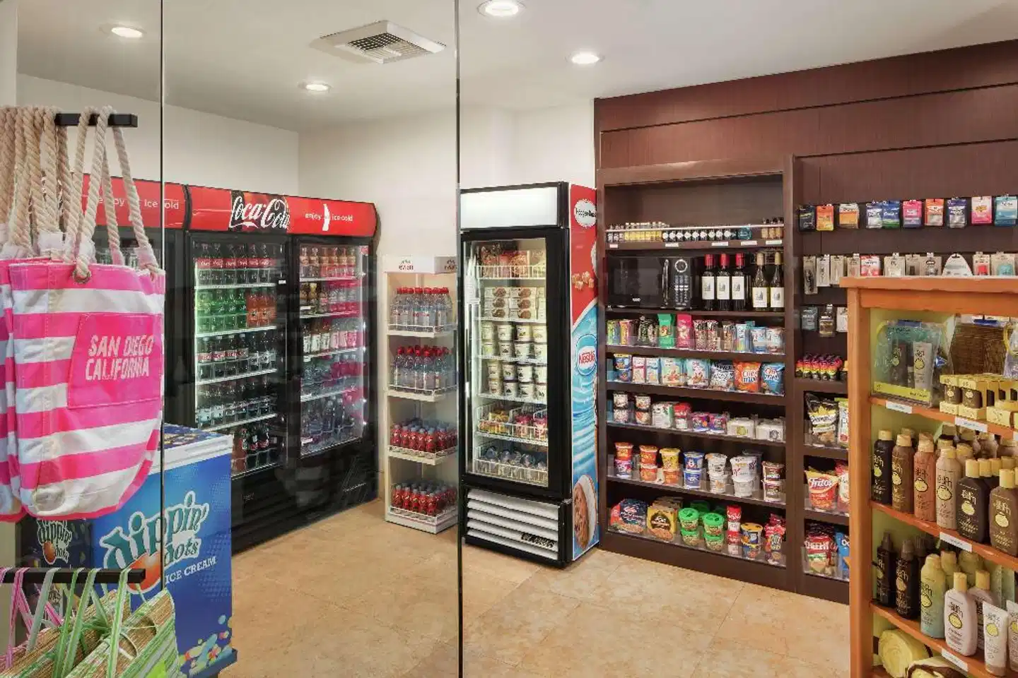 DoubleTree by Hilton San Diego Hotel Circle Bar