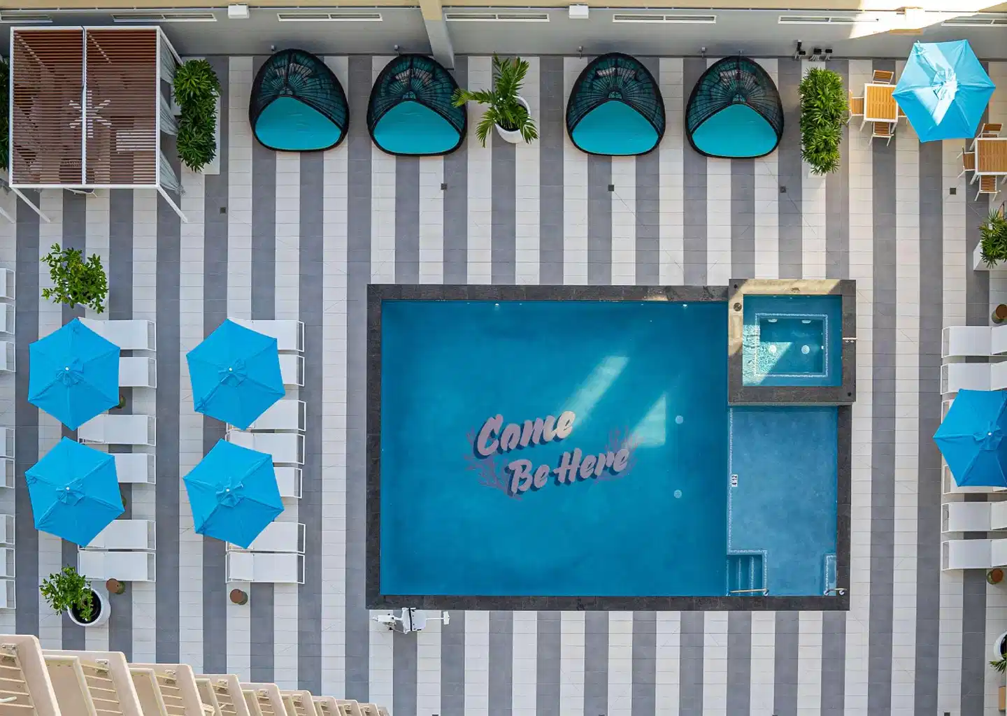 OUTRIGGER Waik'k' Paradise Hotel Lobby