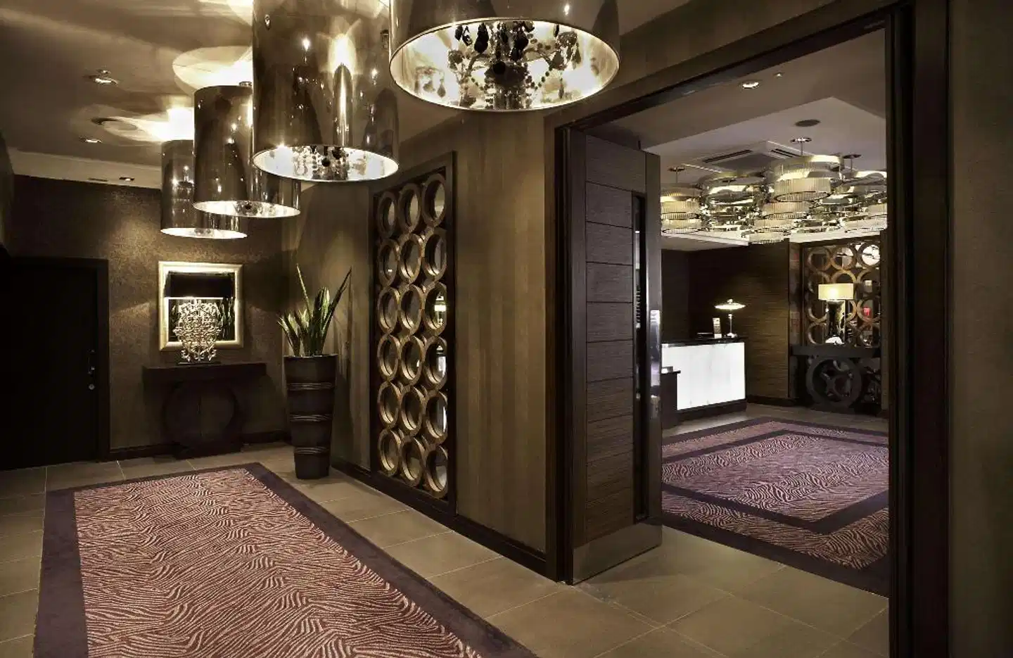 DoubleTree by Hilton Hotel London - Victoria Lobby