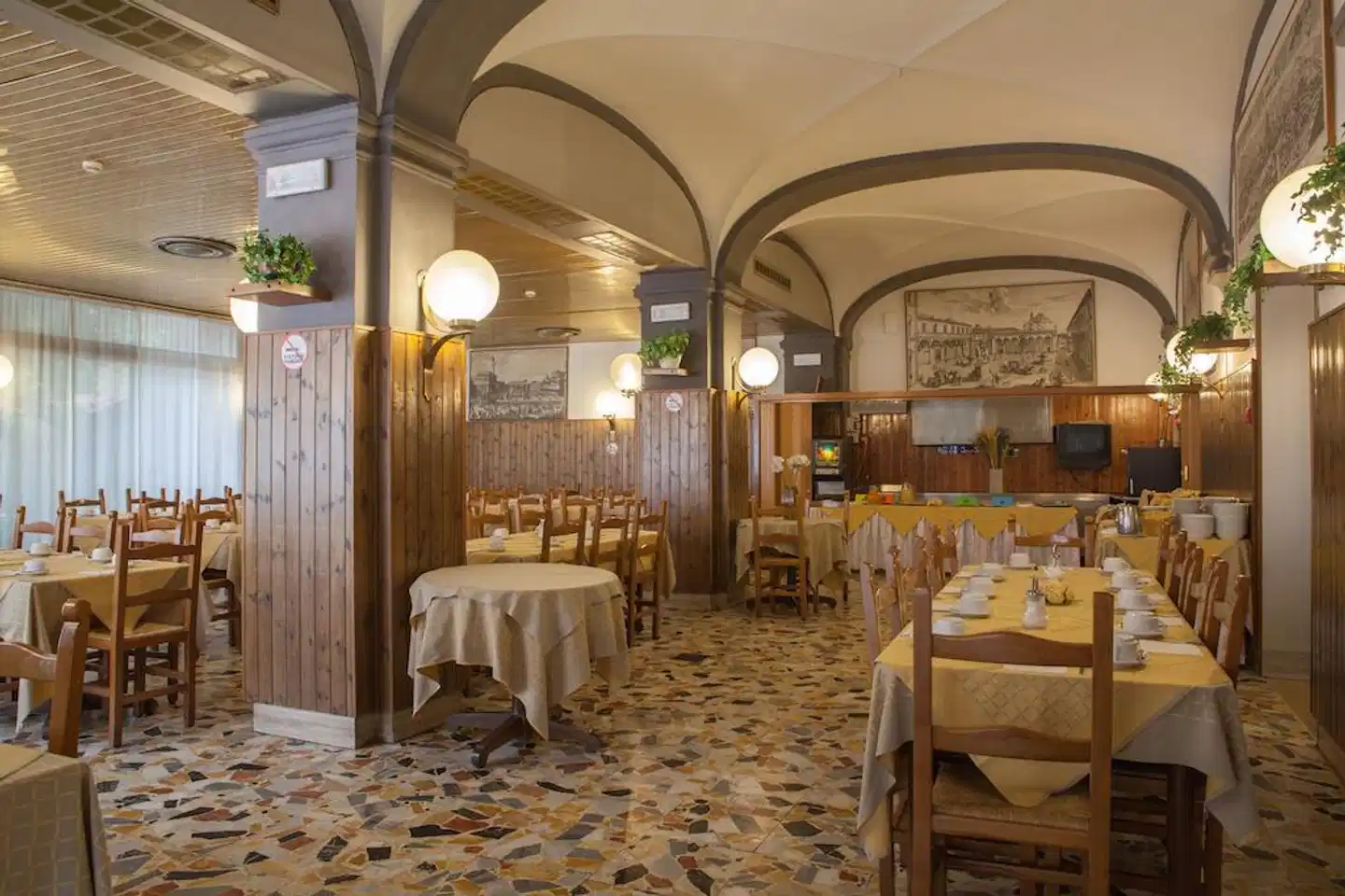 Auto Park Hotel Restaurant