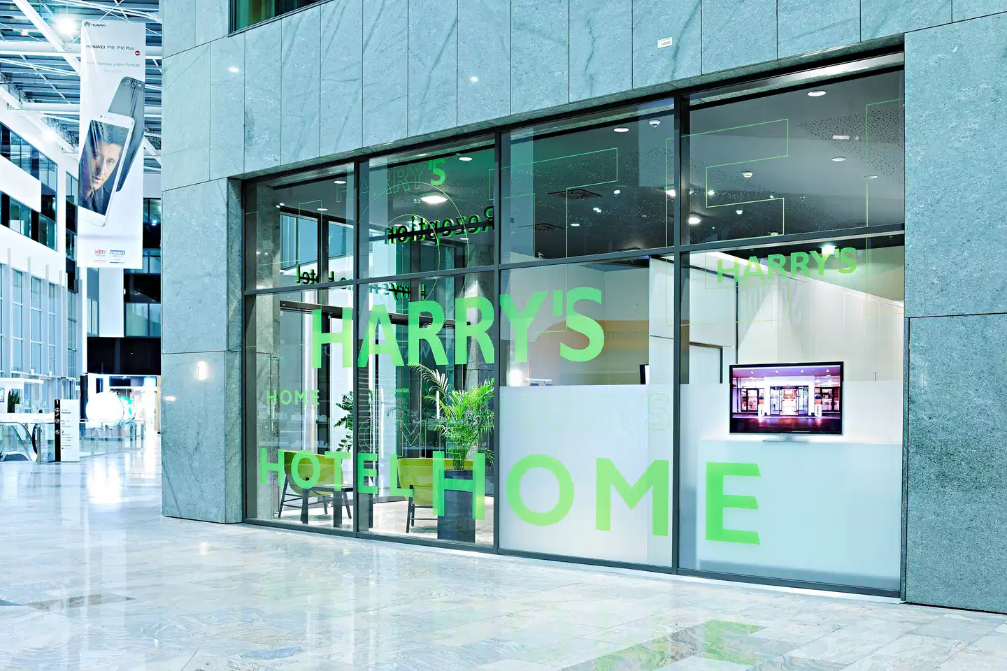 harry's home Wien Millennium Tower Aussenansicht