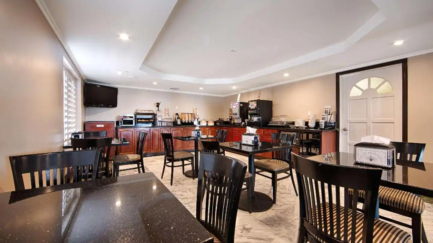 Best Western Pasadena Royale Inn & Suites Bar