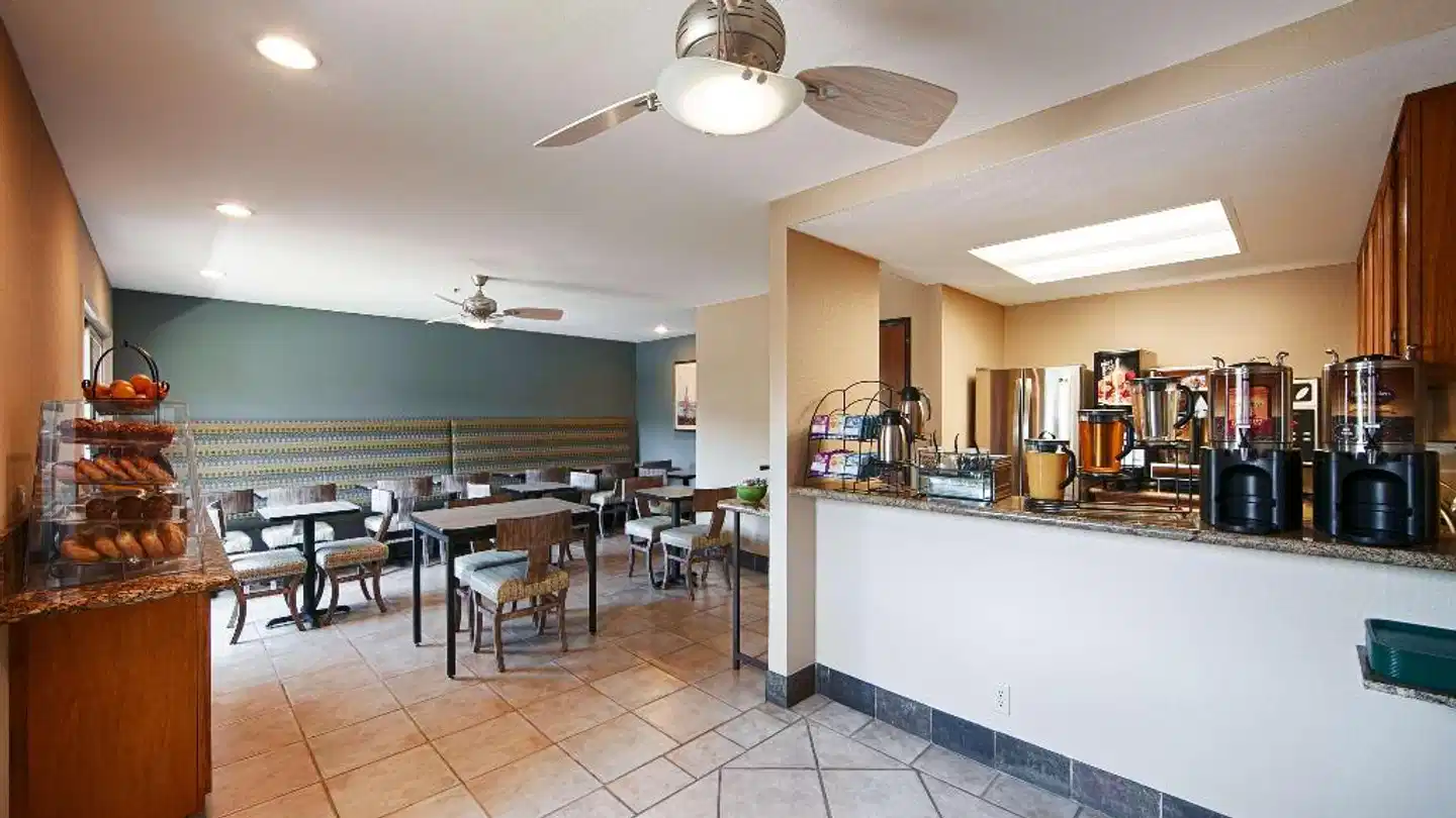 Best Western PLUS Monterey Inn Bar