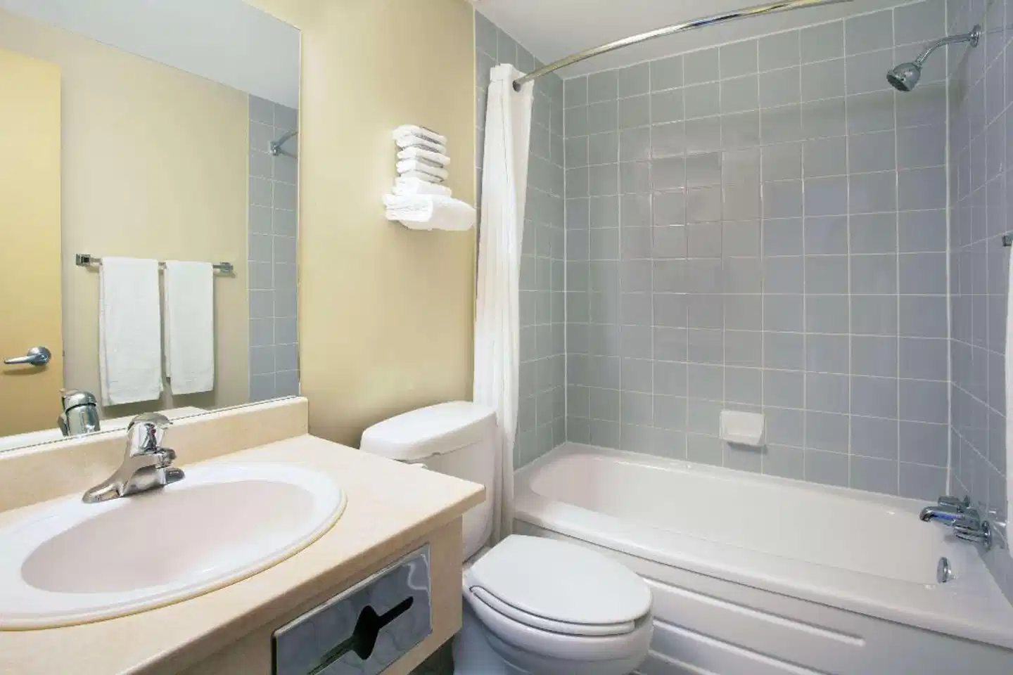 Super 8 by Wyndham Campbellton NB Badezimmer