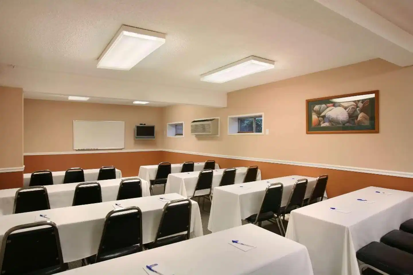 Howard Johnson by Wyndham Portland Airport Konferenz