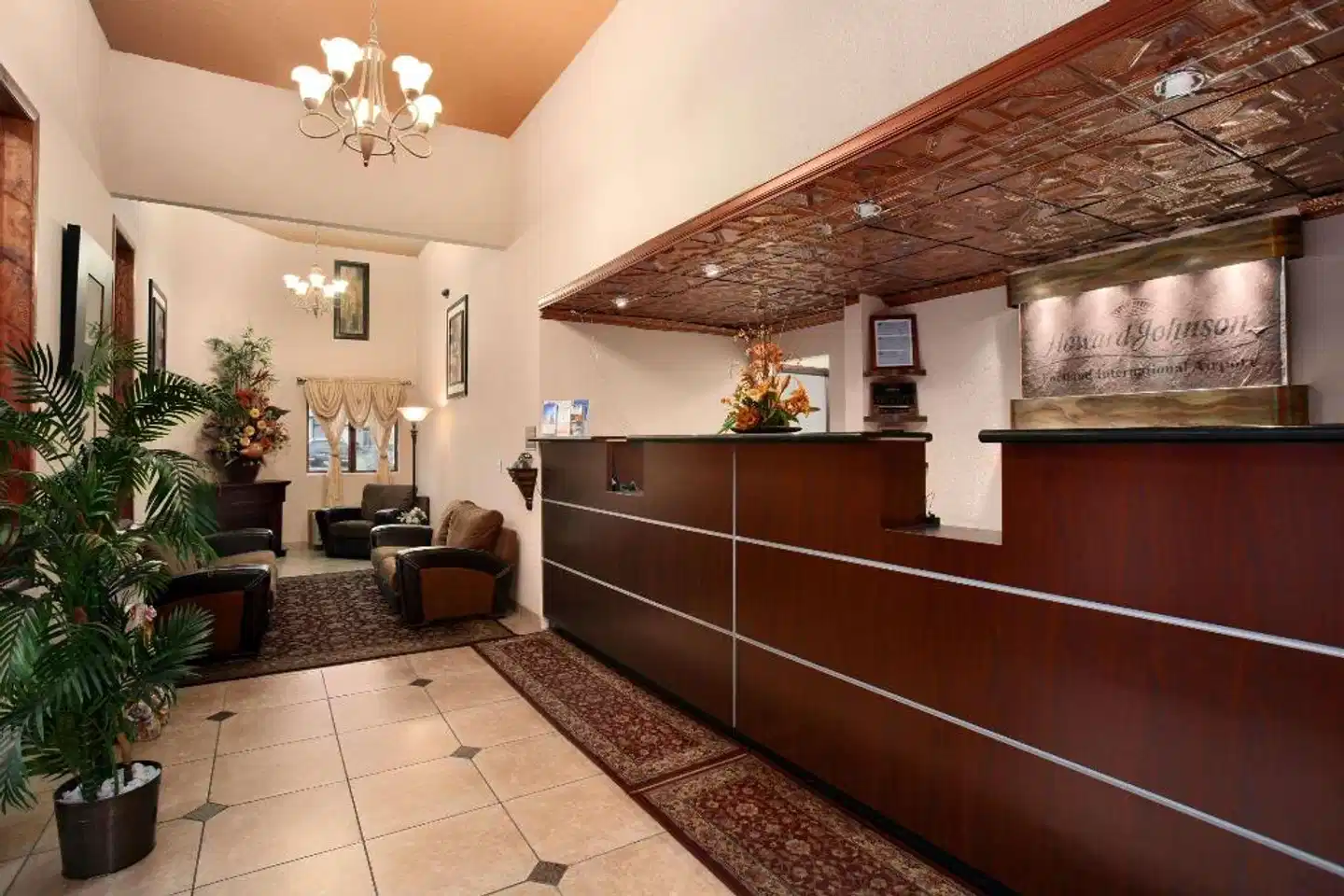 Howard Johnson by Wyndham Portland Airport Lobby