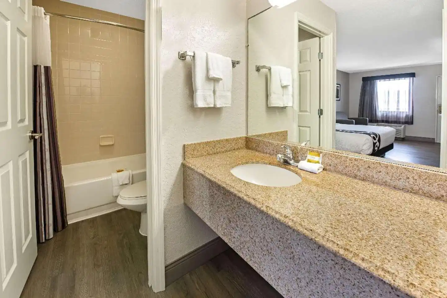 La Quinta Inn West Palm Beach - City Place Badezimmer