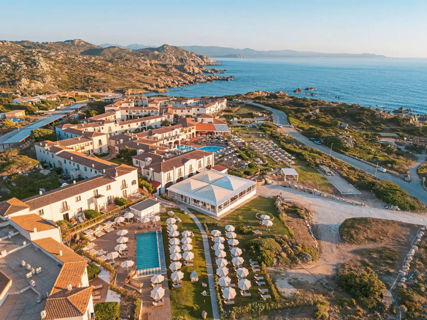 Mangia's Santa Teresa Sardinia, Curio Collection by Hilton Aussenansicht