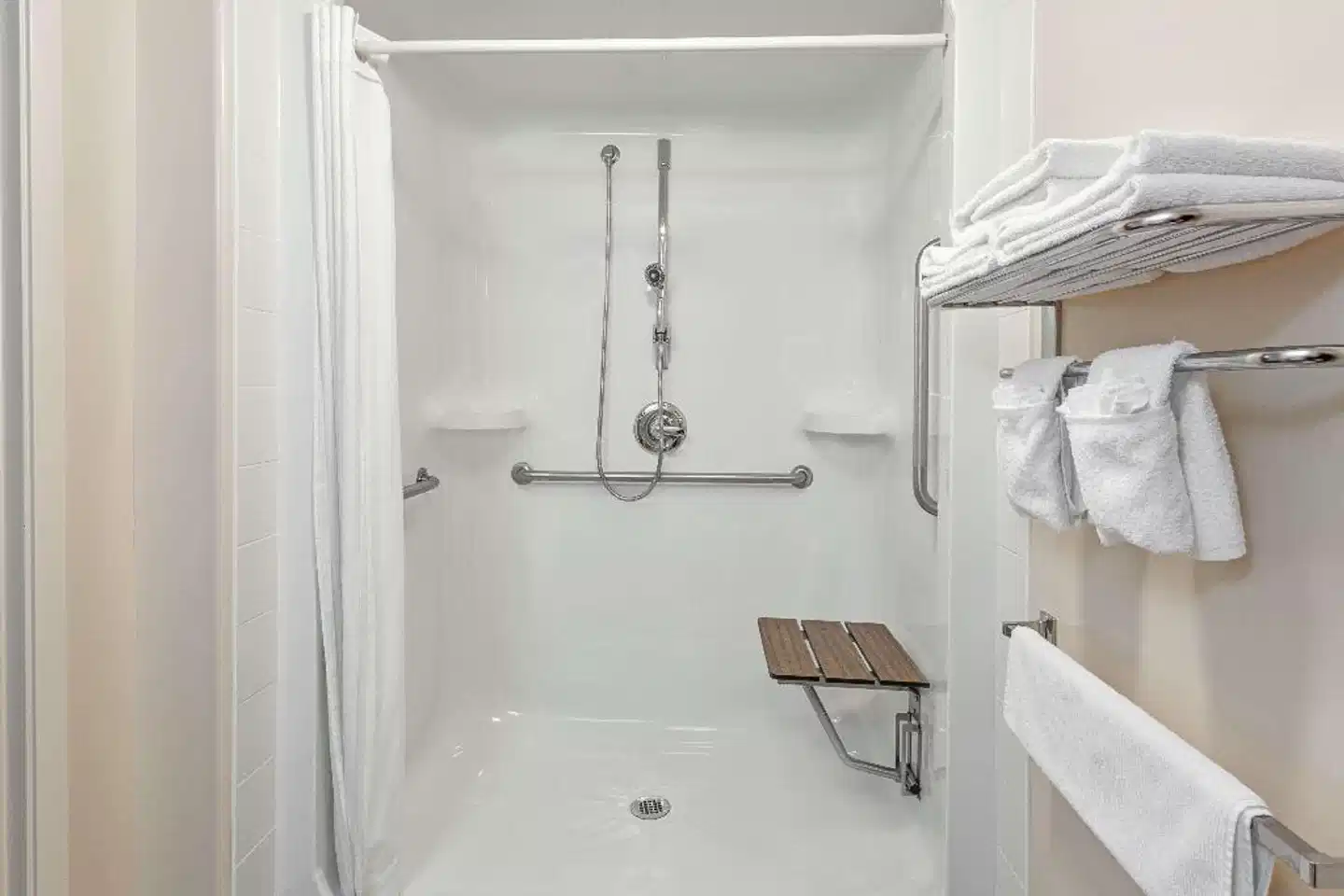 Super 8 by Wyndham Caraquet Badezimmer