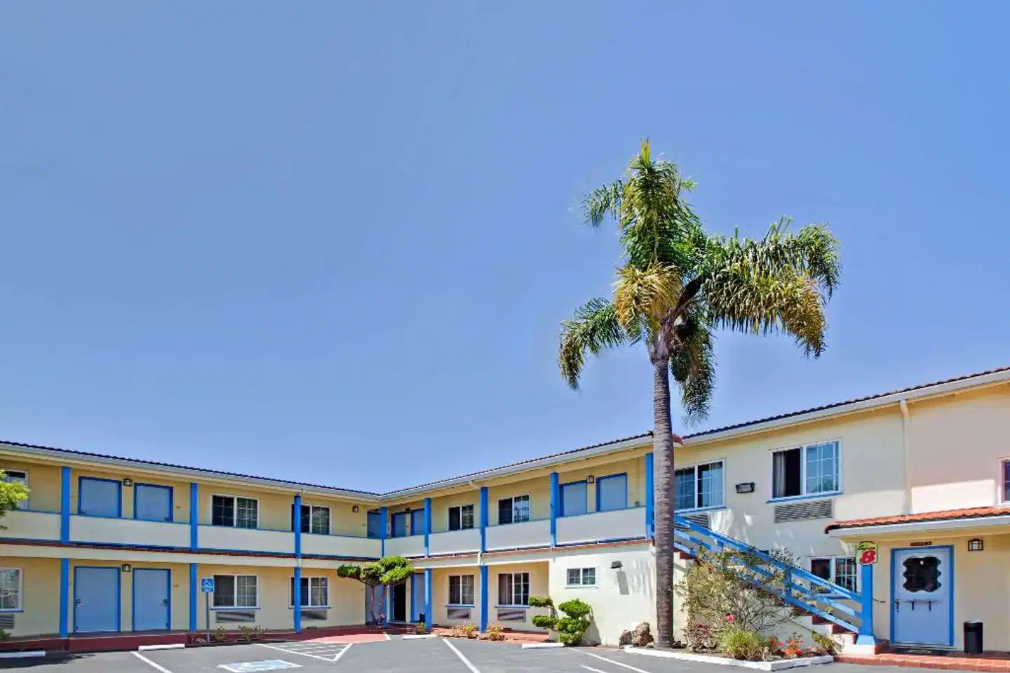 Super 8 by Wyndham Berkeley Aussenansicht