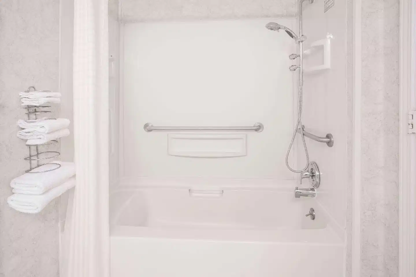 Days Inn by Wyndham Port Huron Badezimmer