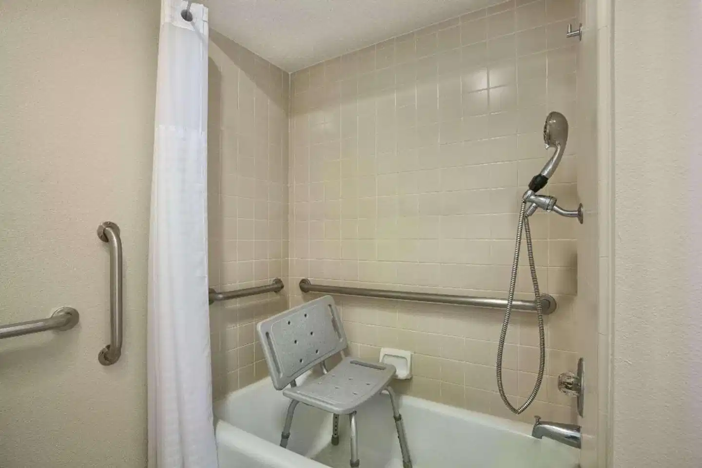 Travelodge by Wyndham Lemoore Near Naval Air Station Badezimmer