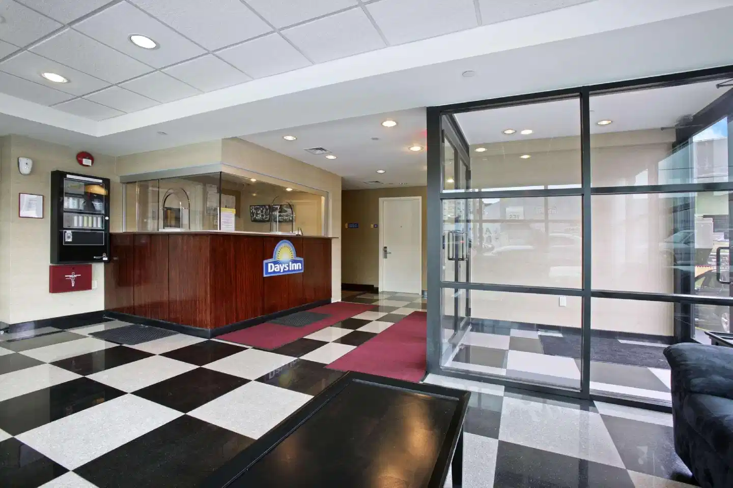 Days Inn by Wyndham Bronx Near Stadium Lobby