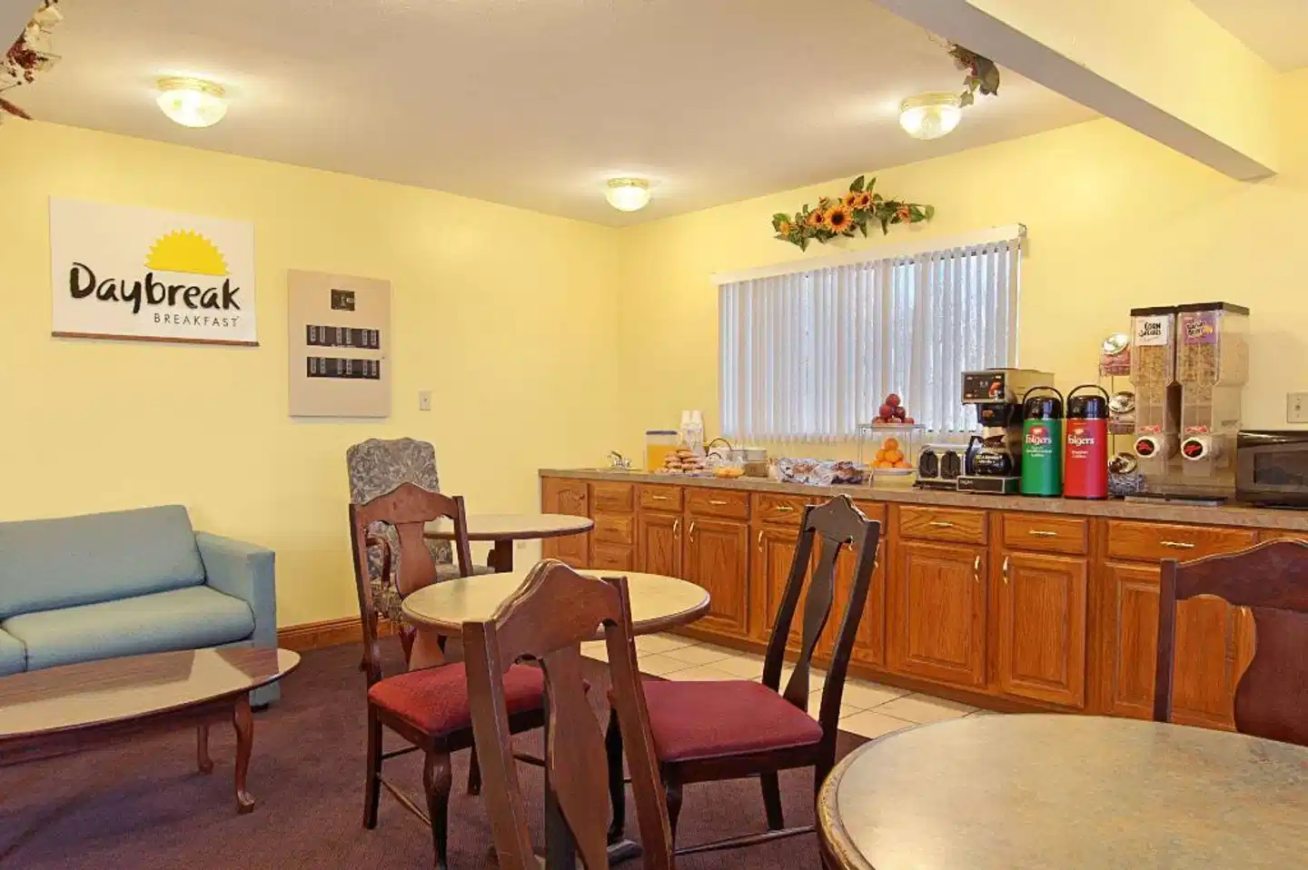 Days Inn by Wyndham Ocean Springs Bar