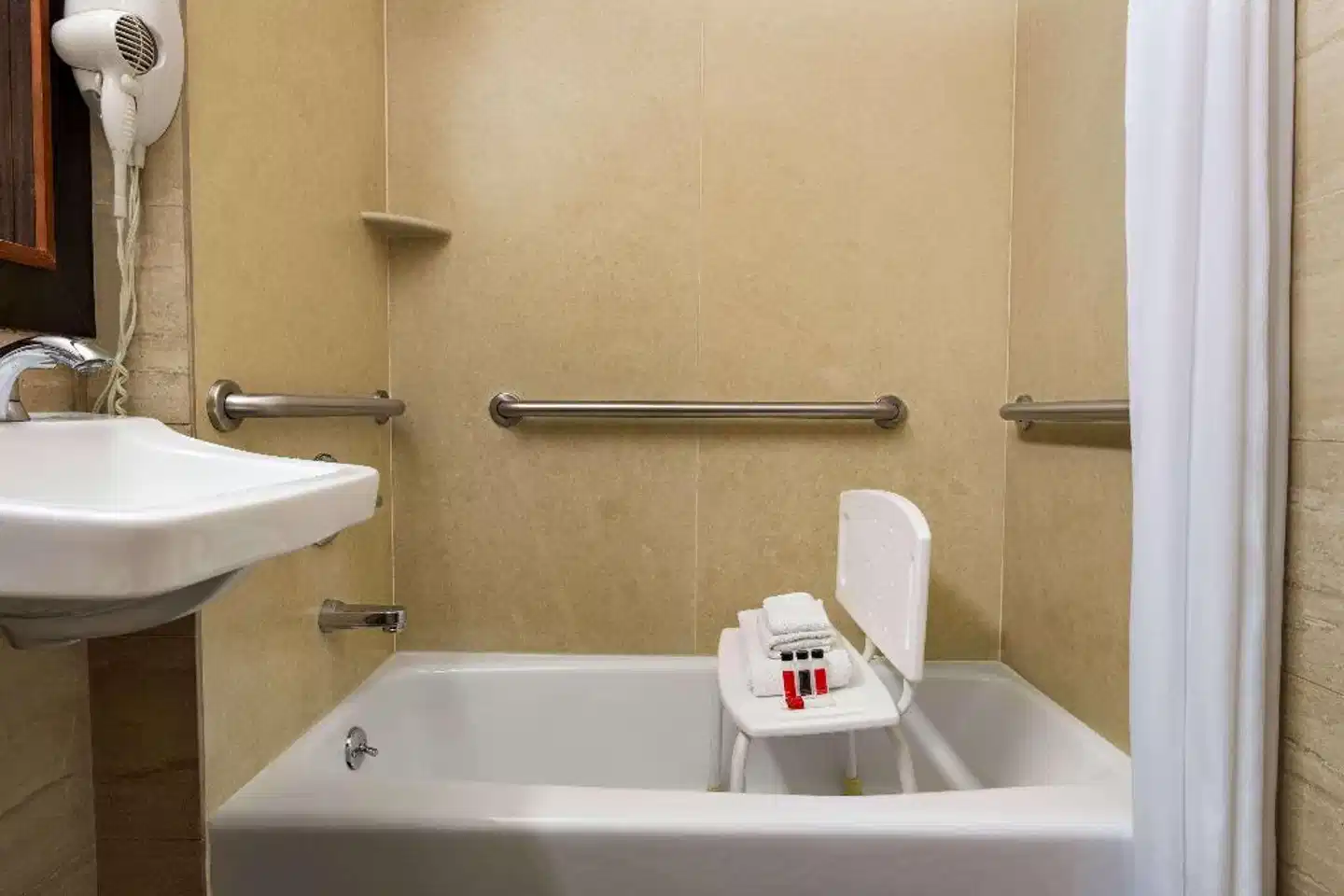 Days Inn by Wyndham Long Island City Badezimmer