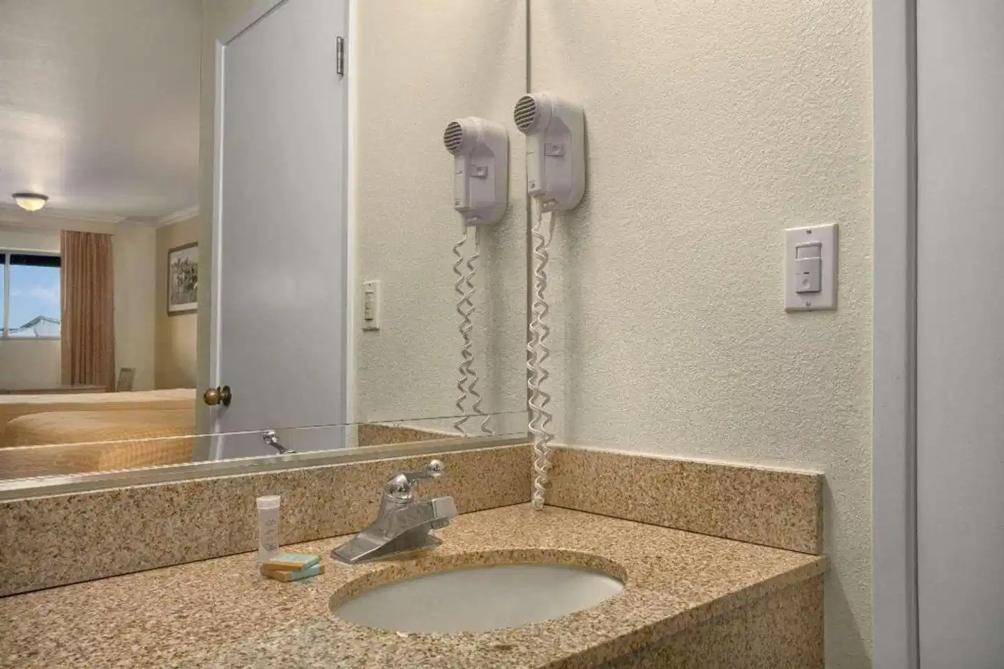 Travelodge by Wyndham Lemoore Near Naval Air Station Badezimmer