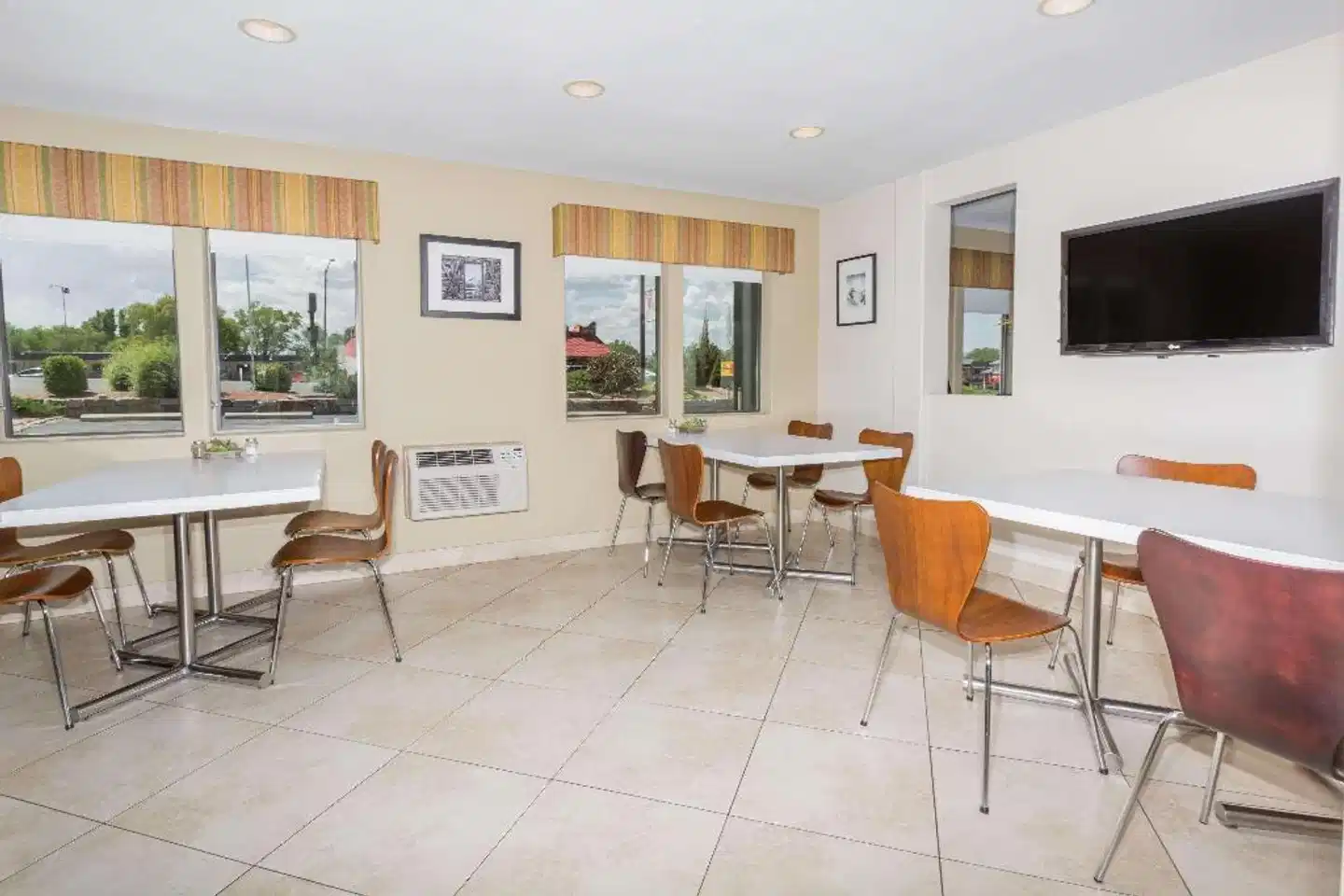 Super 8 by Wyndham Montrose Lobby