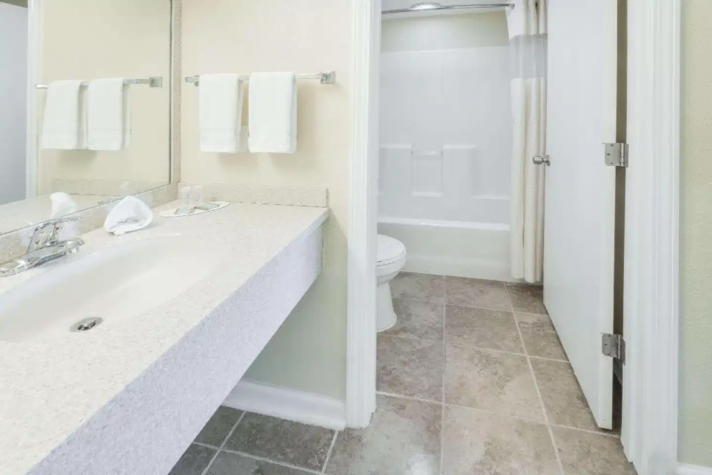 Travelodge Grove City Badezimmer