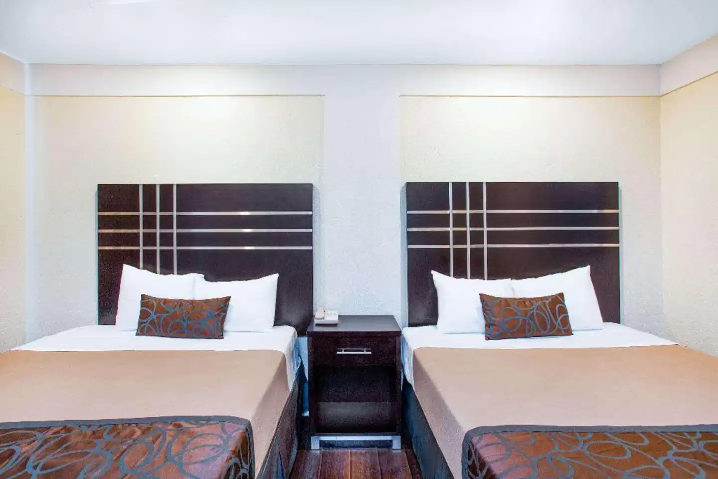 Travelodge by Wyndham Fresno Yosemite Area Wohnbeispiel