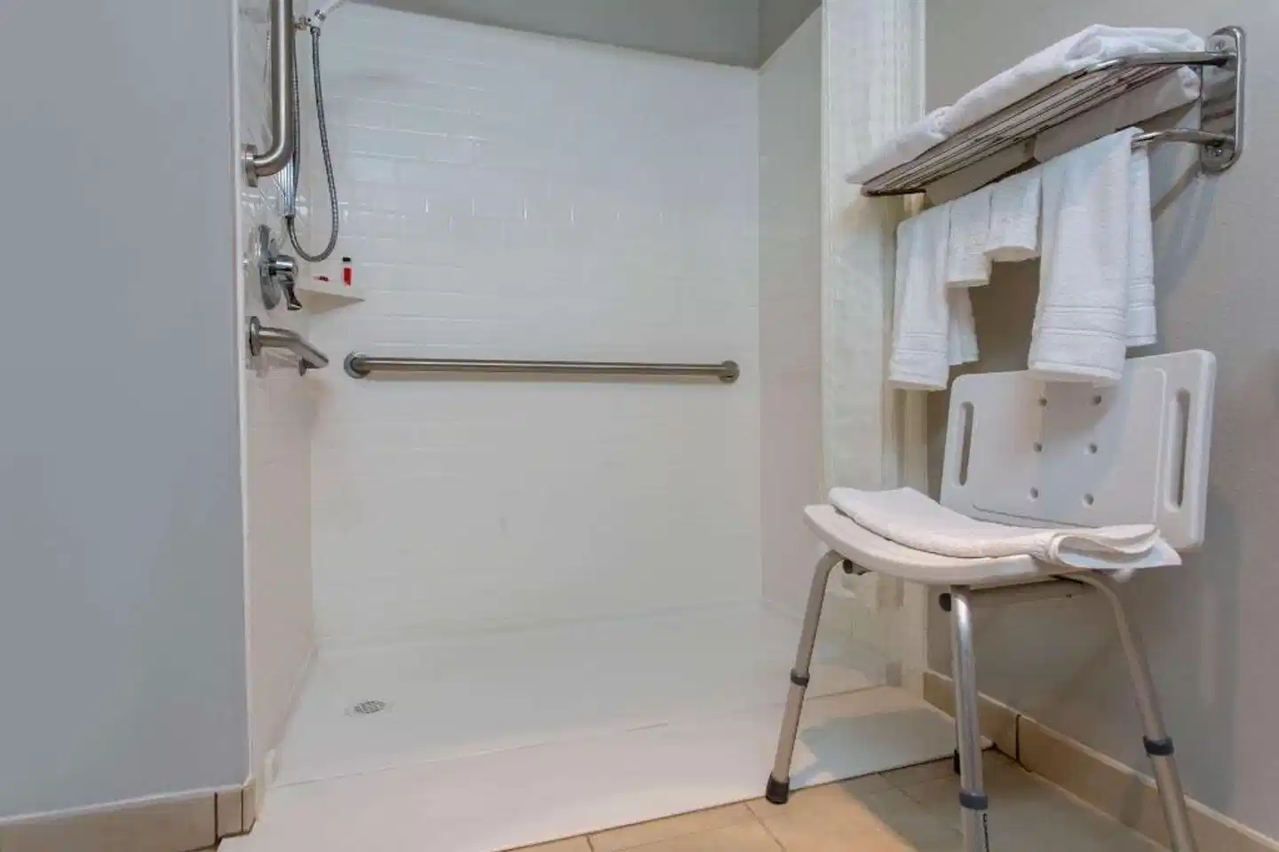 Microtel Inn & Suites by Wyndham Philadelphia Airport Badezimmer