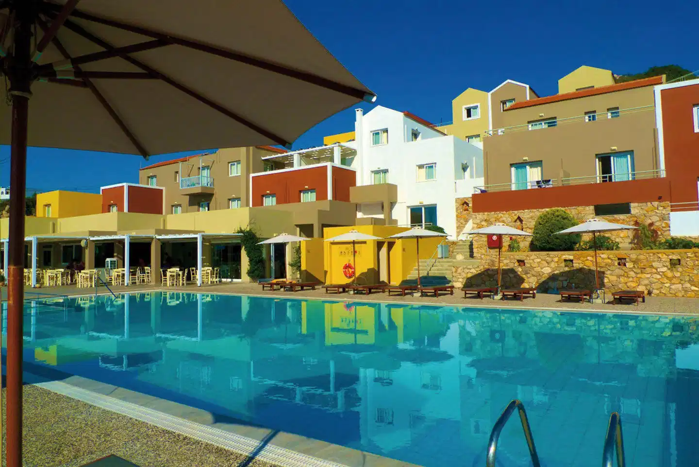 Apolis Beachscape Pool