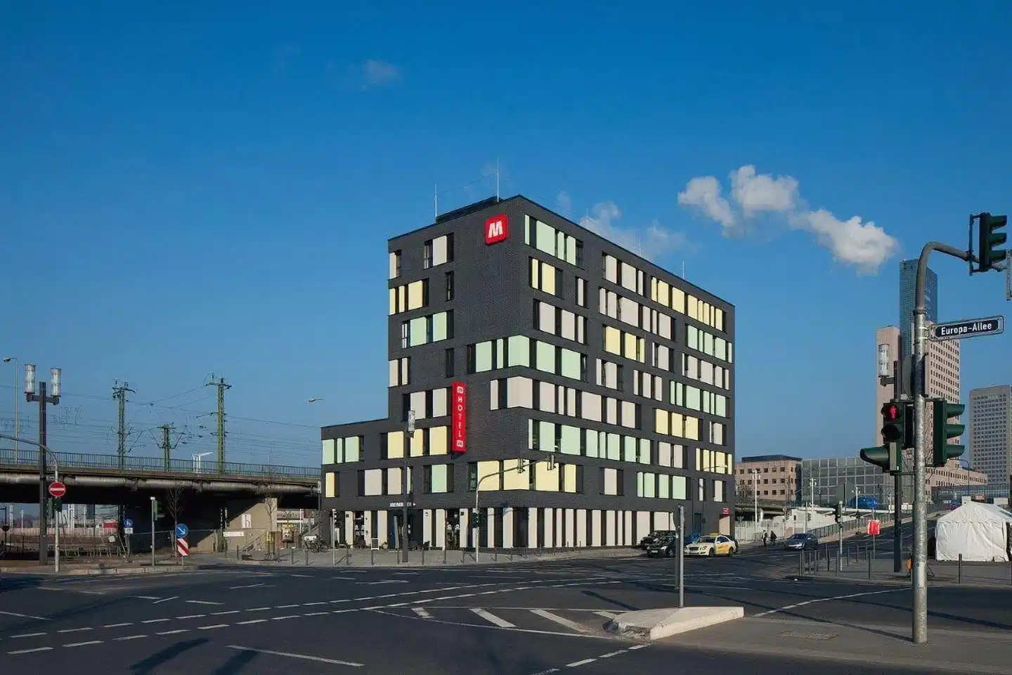 LyvInn Hotel Frankfurt Messe Aussenansicht