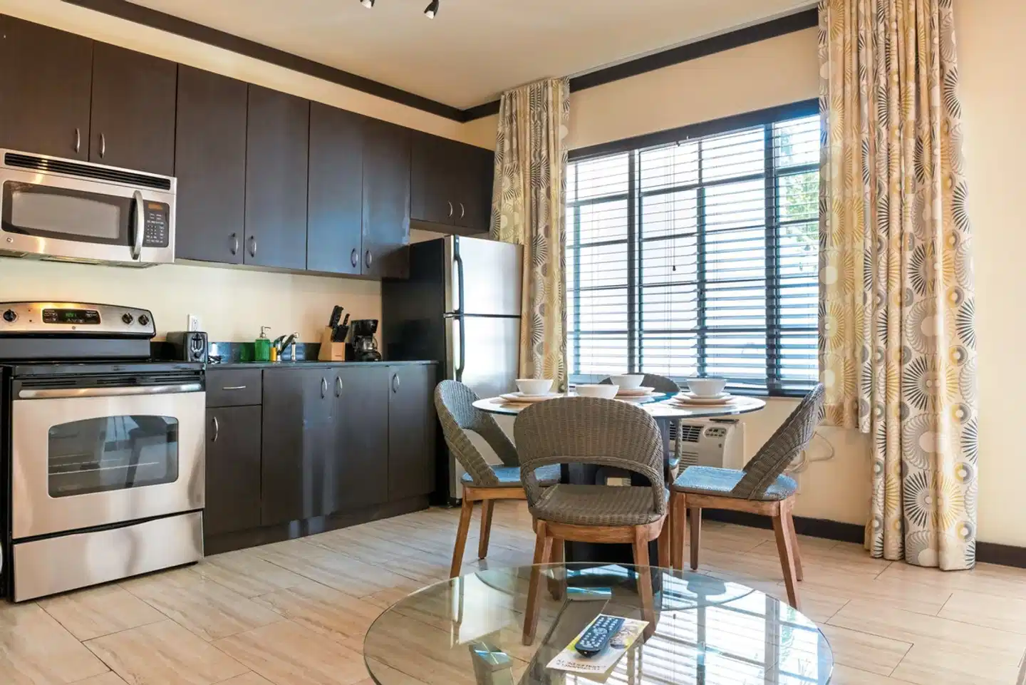 Tradewinds Apartments Lobby