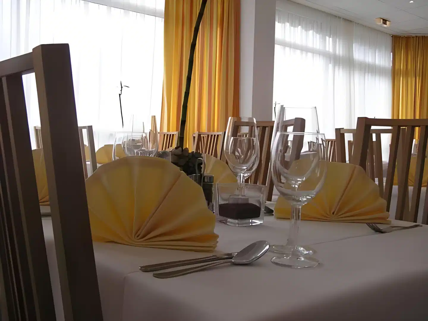 Lenas West Hotel Restaurant