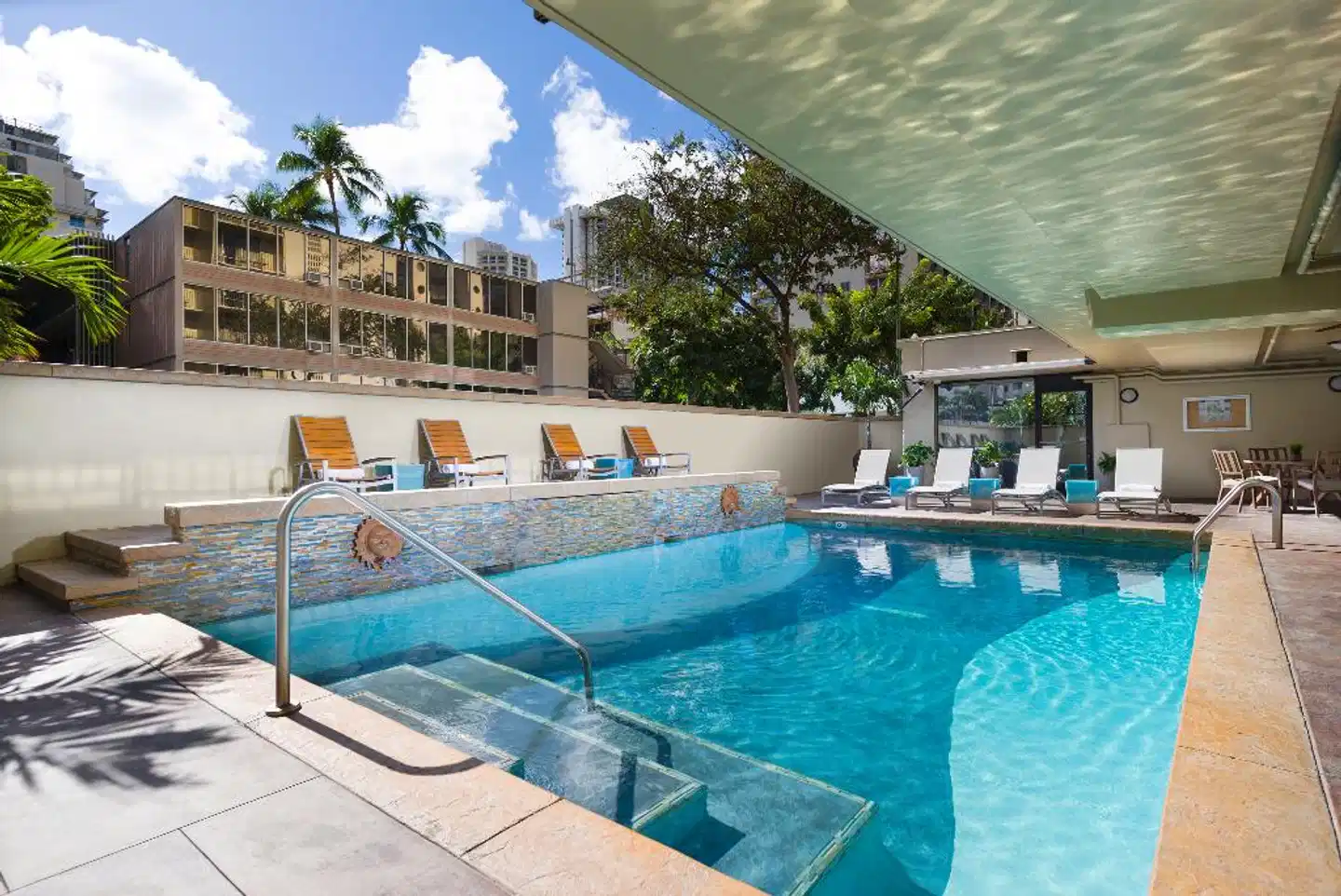 Ohia Waikiki Studio Suites Pool