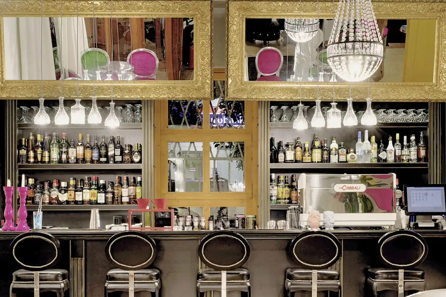 A for Art Design Hotel Bar