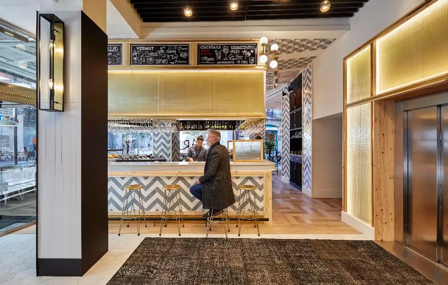 Barcelona Catedral Lobby