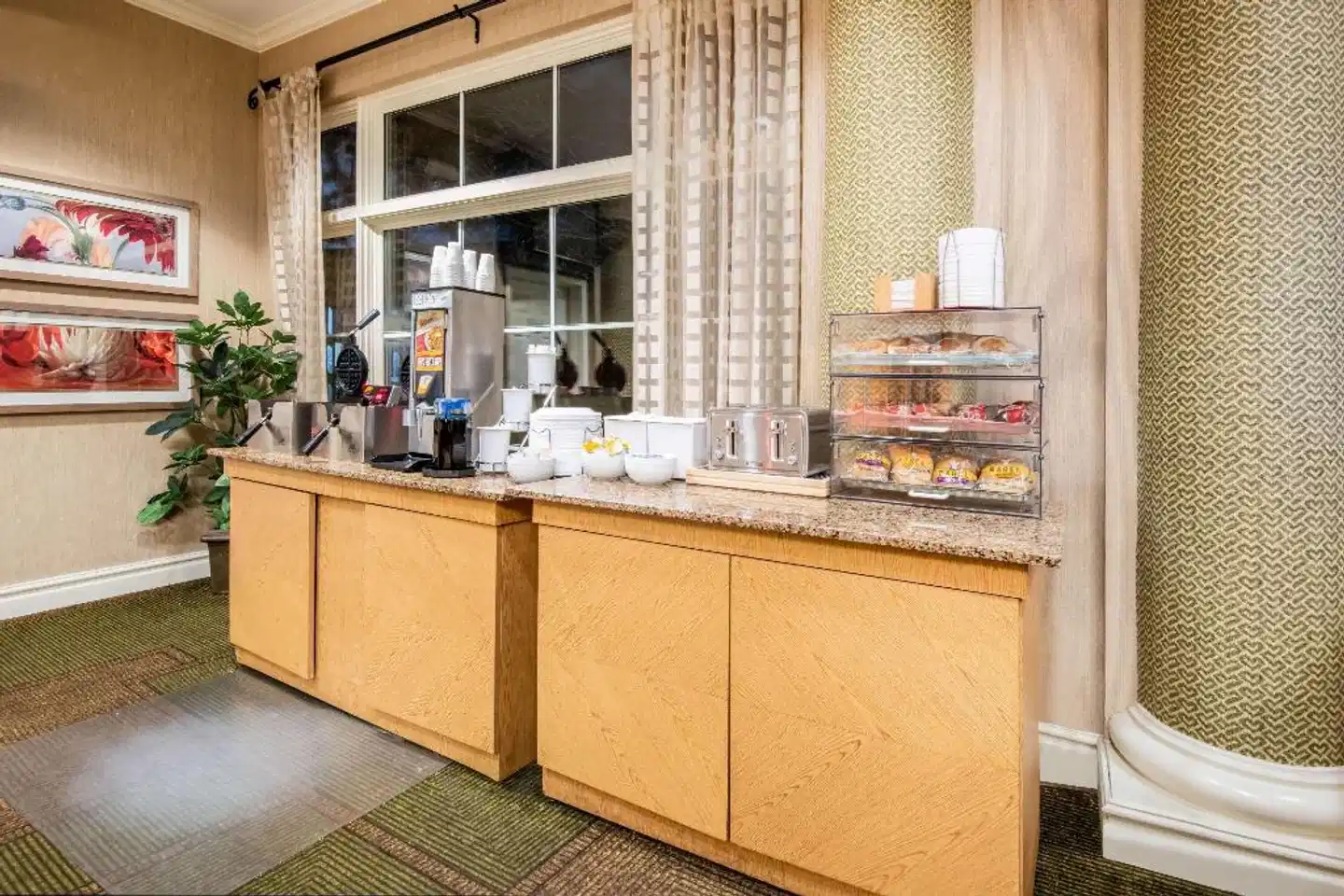 La Quinta Inn & Suites Colorado Springs South AP Lobby