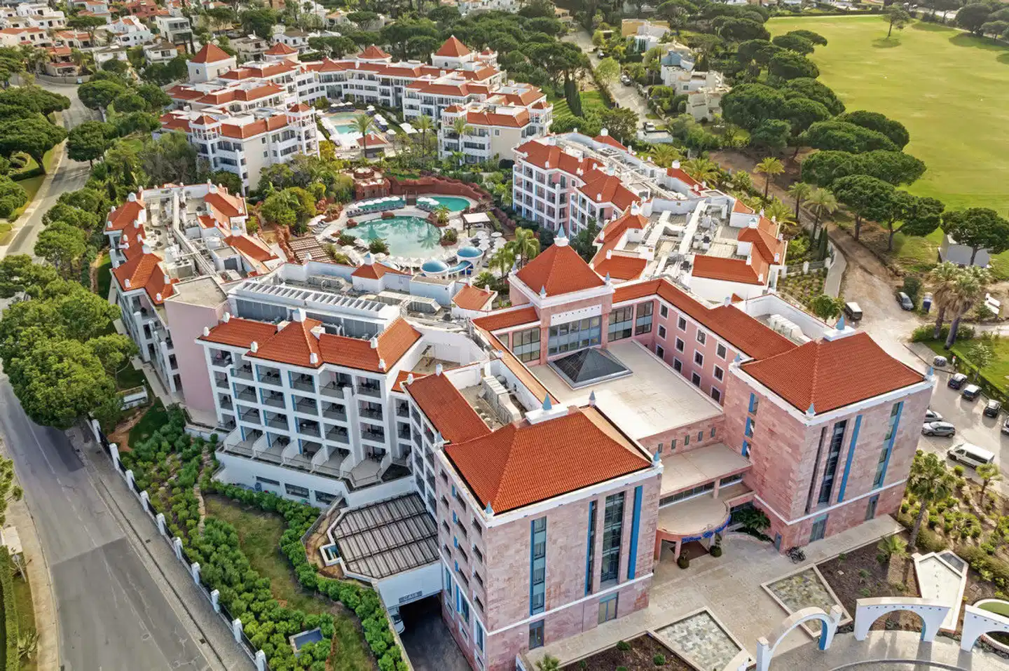 Hilton Vilamoura As Cascatas Golf Resort & Spa Aussenansicht