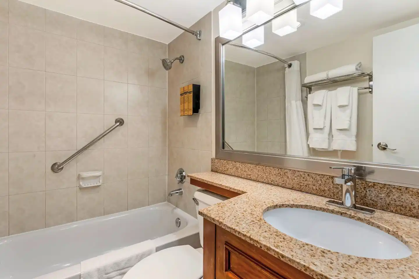 Best Western Plus Grosvenor Airport Hotel Badezimmer