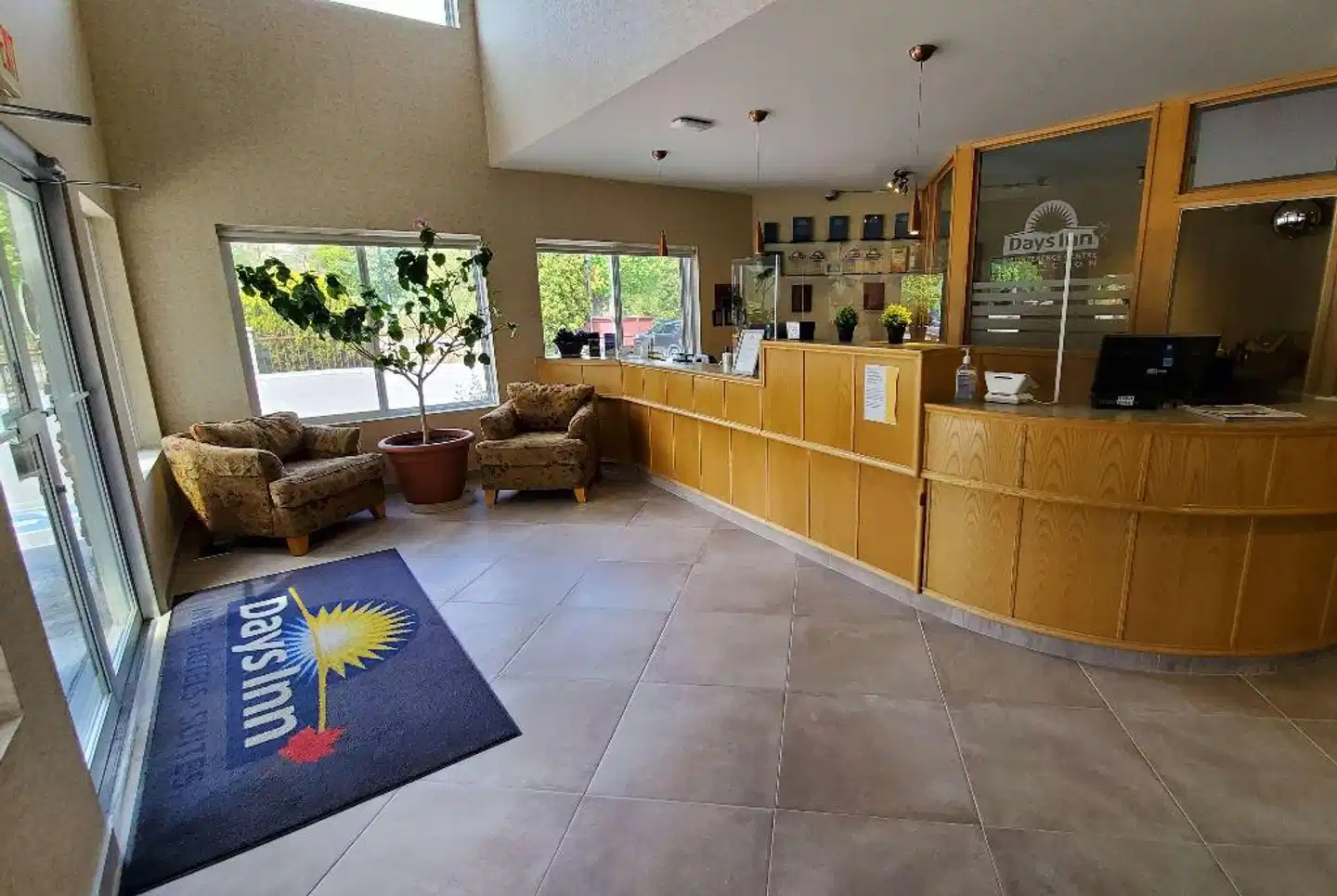 Days Inn by Wyndham Penticton Conference Centre Lobby