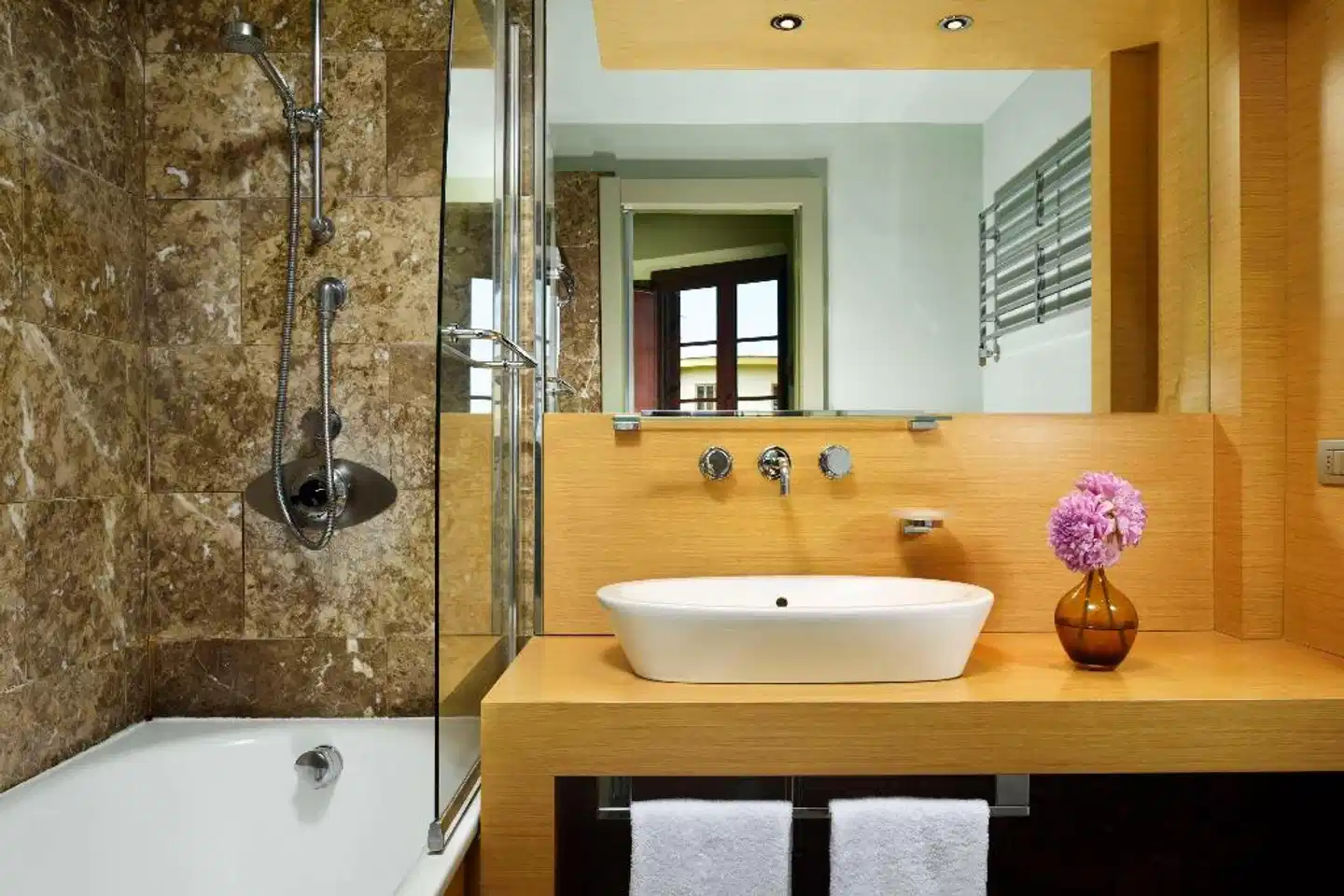 UNAHOTELS Napoli Badezimmer