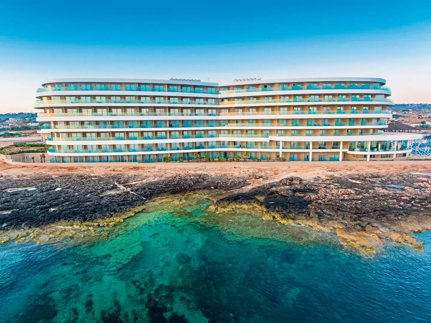 Ramla Bay Resort Aussenansicht