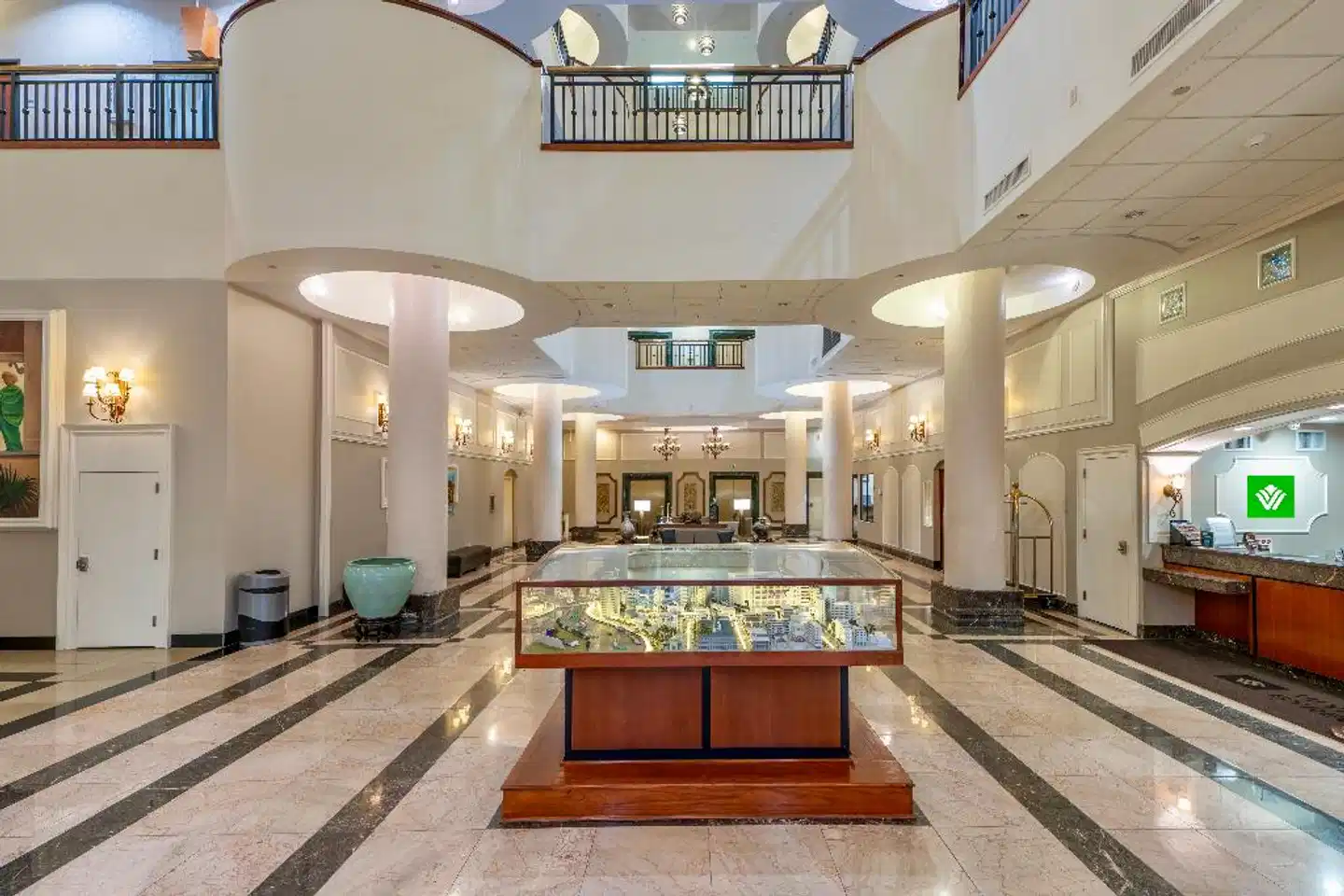 Wyndham Garden Baronne Plaza Lobby