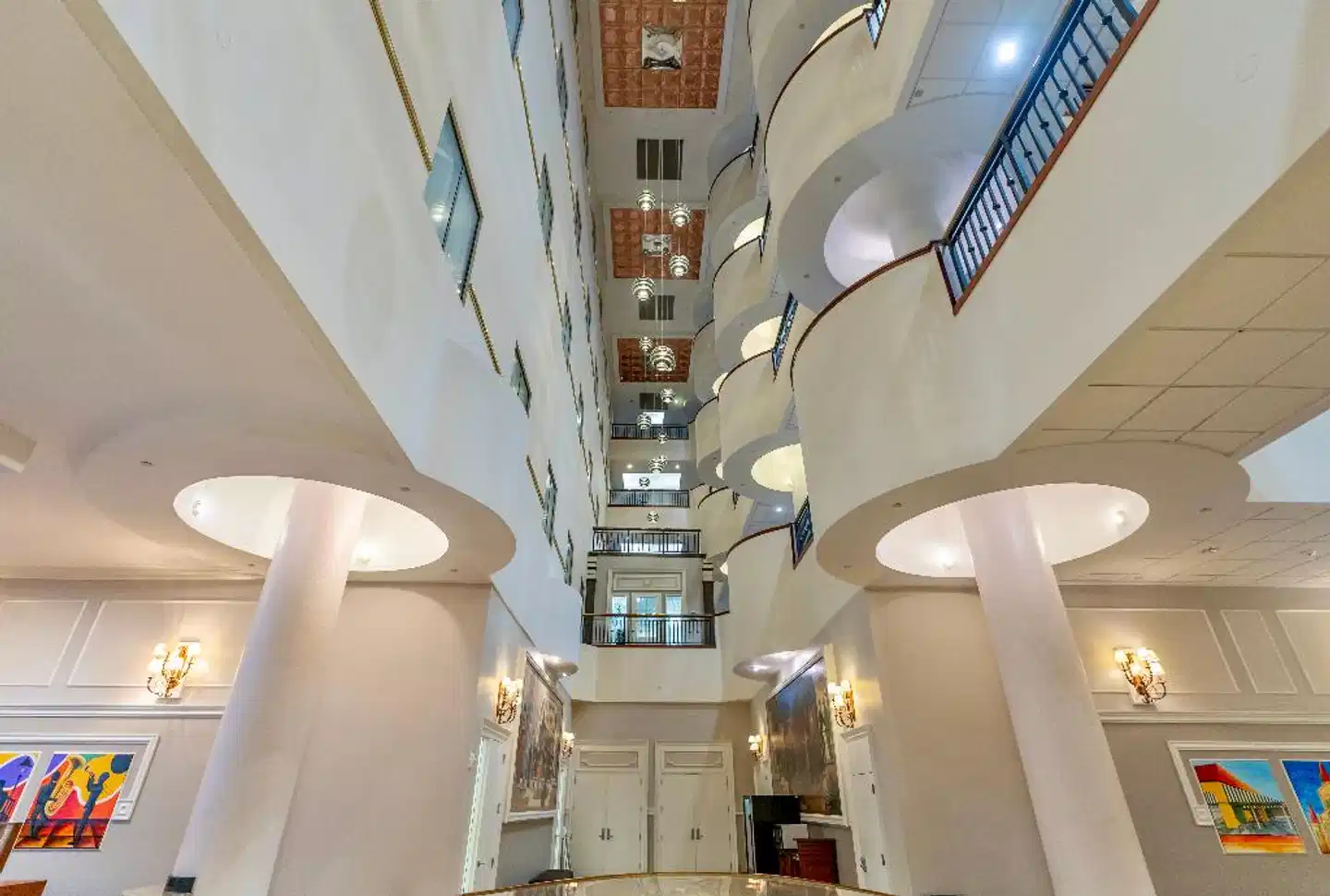 Wyndham Garden Baronne Plaza Lobby